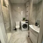 Warszawski Hongkong, Kultowe Miejsce Apartmán Varšava