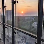 Warszawski Hongkong, Kultowe Miejsce Apartmán *