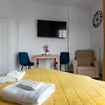 Warszawski Hongkong, Kultowe Miejsce Apartmán Varšava
