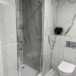 Warszawski Hongkong, Kultowe Miejsce Apartmán *