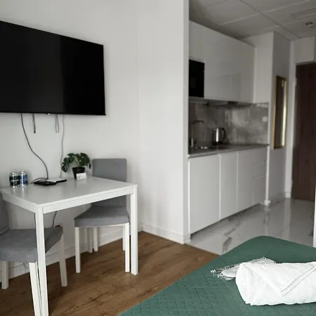 Warszawski Hongkong, Kultowe Miejsce Apartmán Varšava