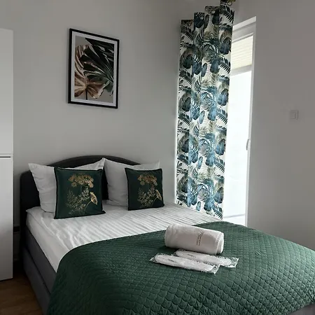 Warszawski Hongkong, Kultowe Miejsce Apartmán