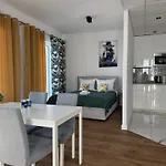 Appartement Warszawski Hongkong, Kultowe Miejsce Varsovie