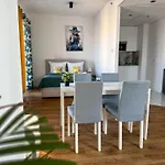 Appartement Warszawski Hongkong, Kultowe Miejsce Varsovie