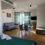 Warszawski Hongkong, Kultowe Miejsce Appartement *