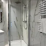 Warszawski Hongkong, Kultowe Miejsce Appartement Varsovie