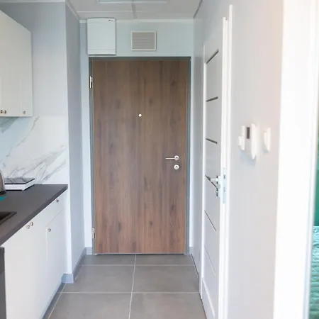Warszawski Hongkong, Kultowe Miejsce Apartmán Varšava