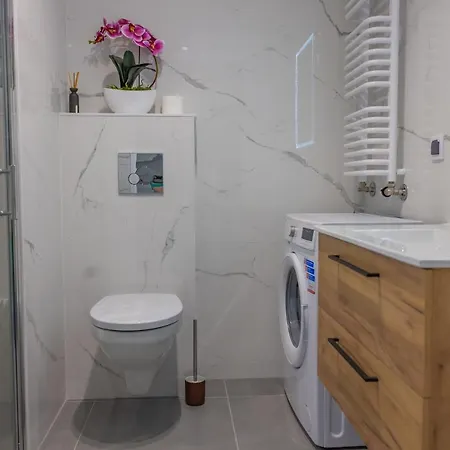 Warszawski Hongkong, Kultowe Miejsce Appartement *