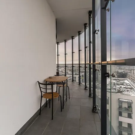 Warszawski Hongkong, Kultowe Miejsce Apartament