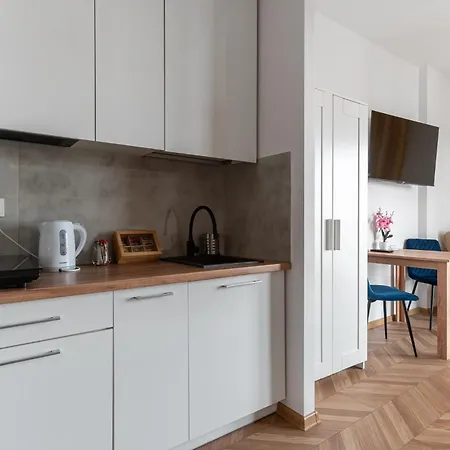 Warszawski Hongkong, Kultowe Miejsce Apartmán *