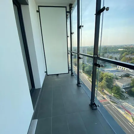 Warszawski Hongkong, Kultowe Miejsce Apartamento *