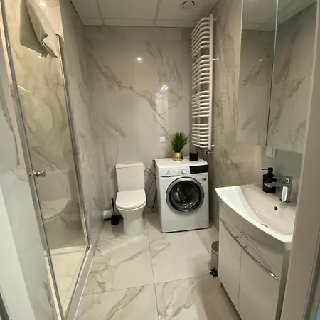 Warszawski Hongkong, Kultowe Miejsce Apartamento Varsóvia