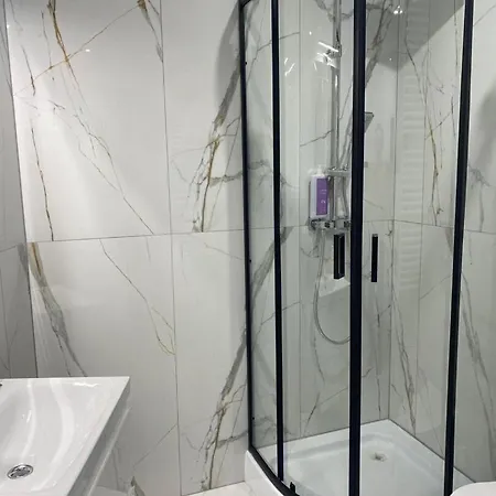 Warszawski Hongkong, Kultowe Miejsce Apartament