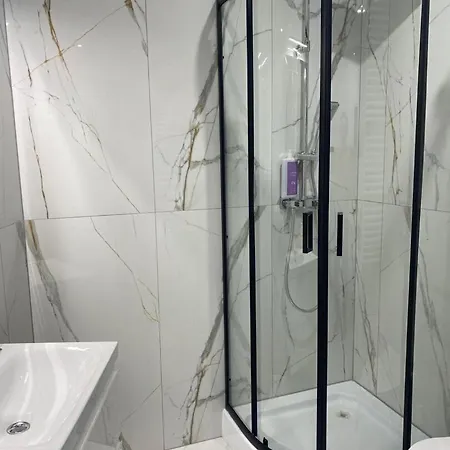 Warszawski Hongkong, Kultowe Miejsce Apartamento