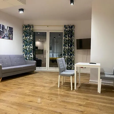 Apartment Warszawski Hongkong, Kultowe Miejsce