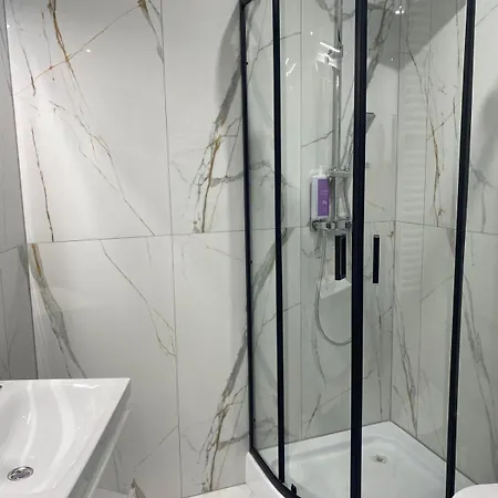 Warszawski Hongkong, Kultowe Miejsce Apartmán
