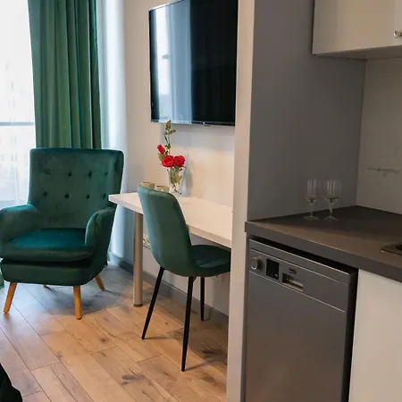 Apartament Warszawski Hongkong, Kultowe Miejsce *