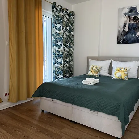 Warszawski Hongkong, Kultowe Miejsce Apartmán Varšava