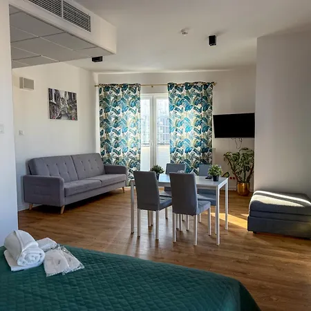 Warszawski Hongkong, Kultowe Miejsce Apartmán *