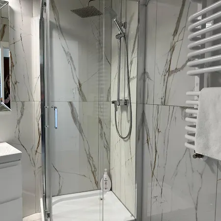 Warszawski Hongkong, Kultowe Miejsce Appartement Varsovie