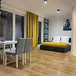 Warszawski Hongkong, Kultowe Miejsce Appartement *